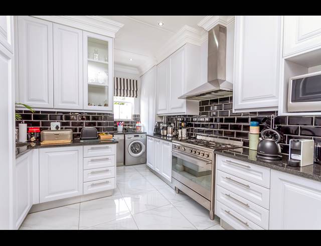 3 BEDROOM TOWNHOUSE TO LET IN BRYANSTON